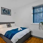 Ideal 1-Bed Apartment In Central With Free Parking