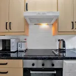 Ideal 1-Bed Apartment In Central With Free Parking