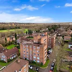 Ideal 1-Bed Apartment In Central With Free Parking