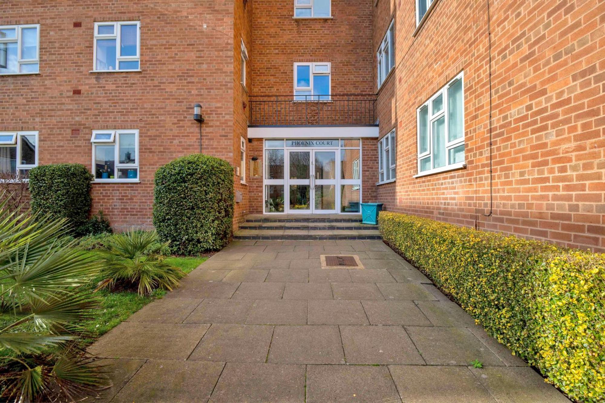 Ideal 1-bed In With Free Parking