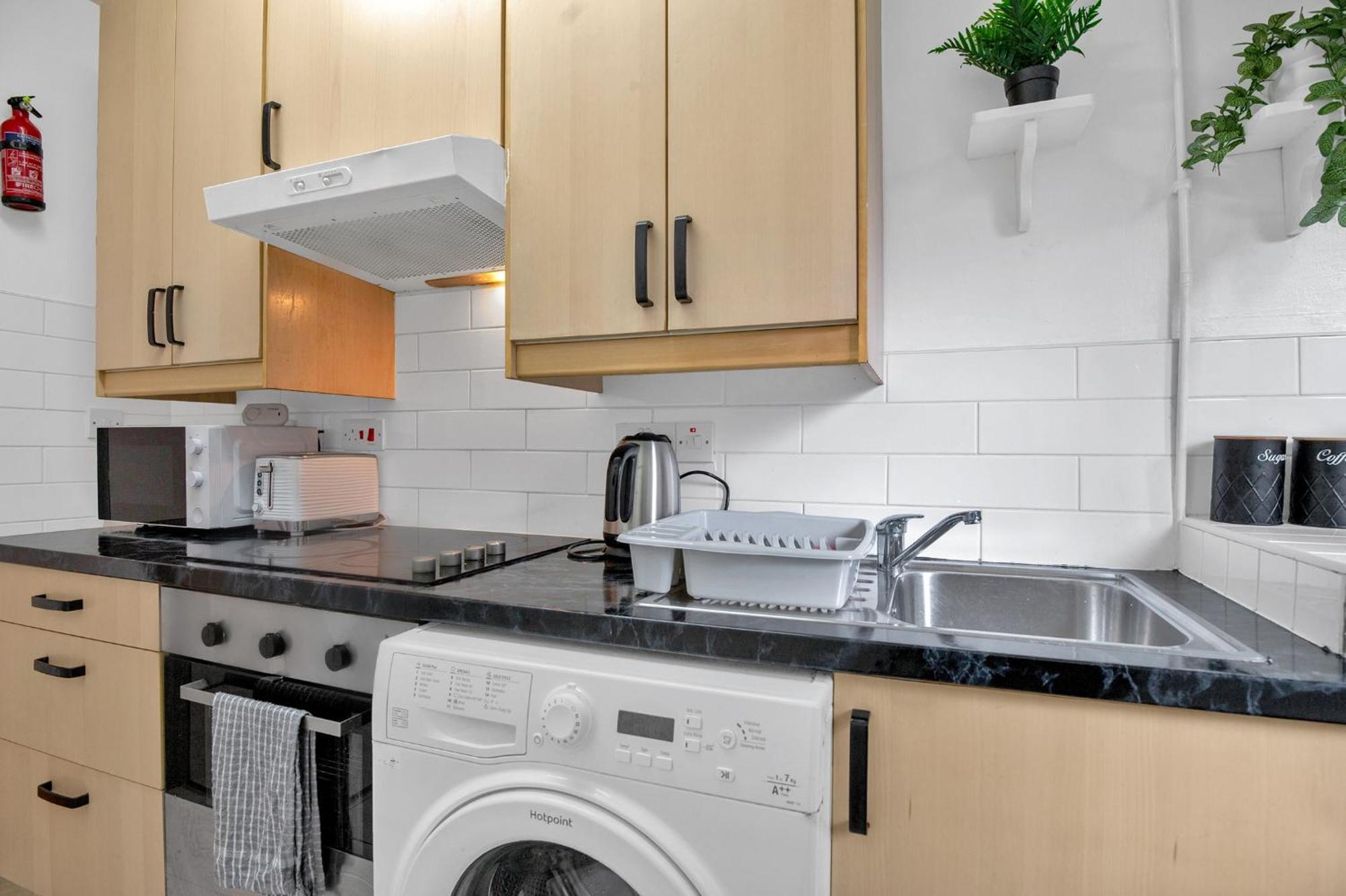 Ideal 1-bed In With Free Parking Apartment