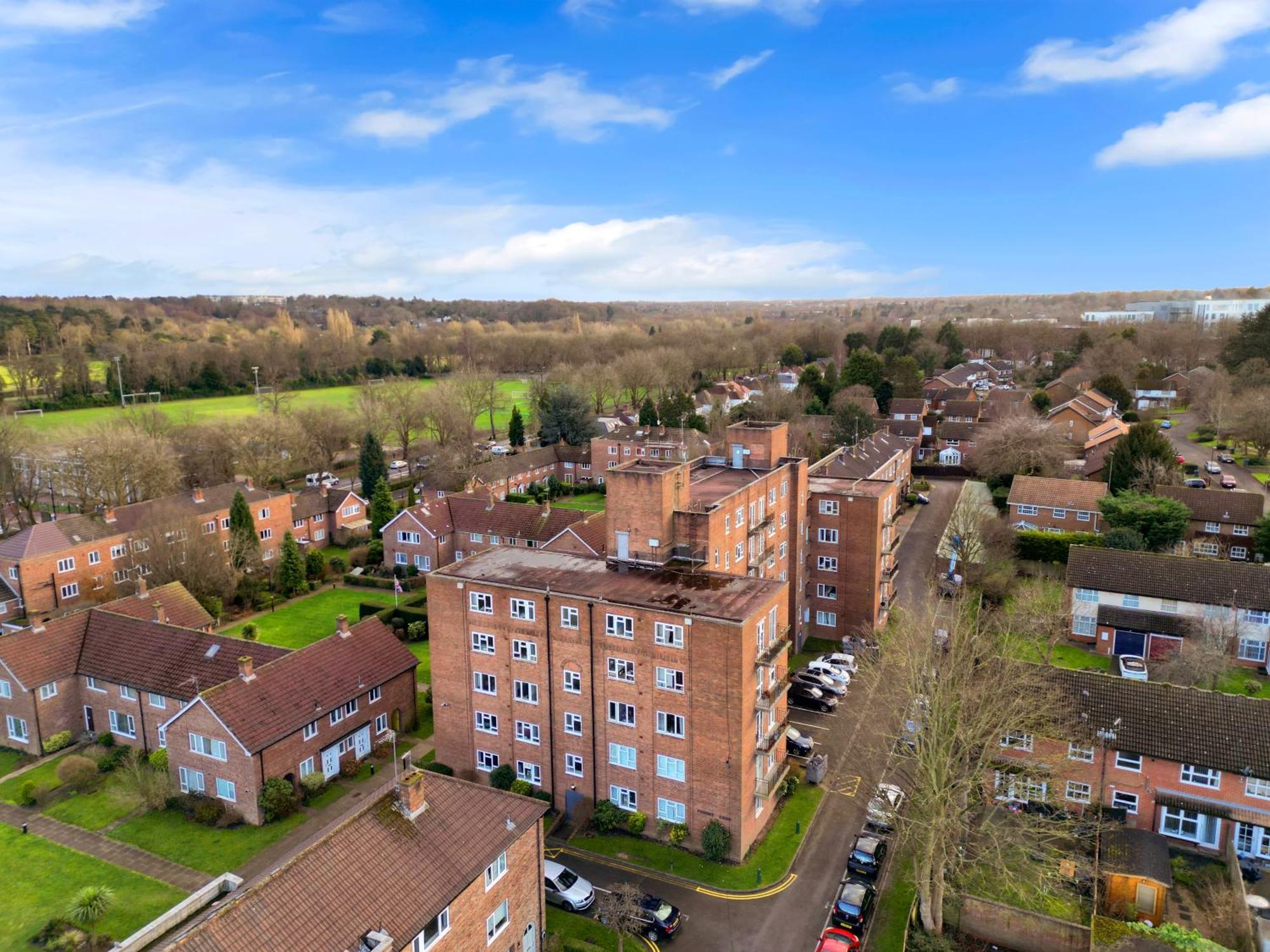 Apartment Ideal 1-bed In With Free Parking *
