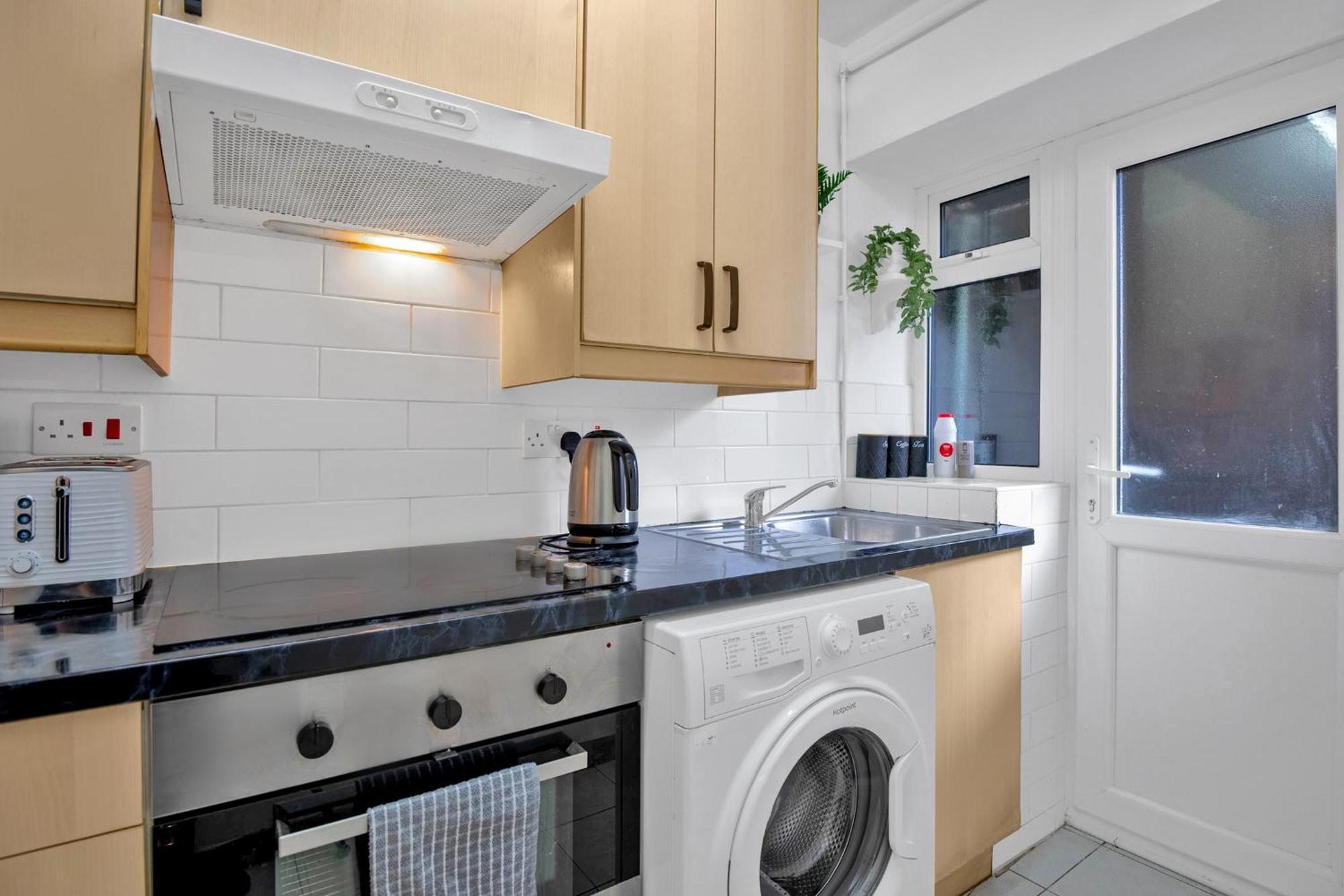 Ideal 1-bed In With Free Parking Birmingham